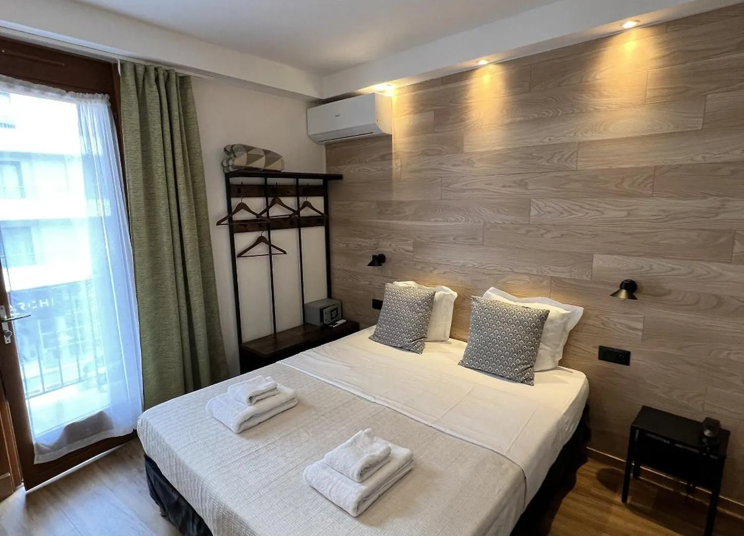 Au Bec Fin Hôtel Aix-les-Bains 2*,  France