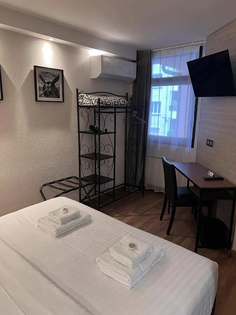 **  Au Bec Fin Hotel Aix-les-Bains France