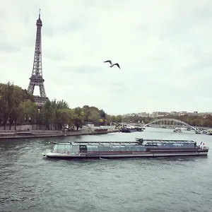 Eiffel Tower Champs De Mars Appartement Paris